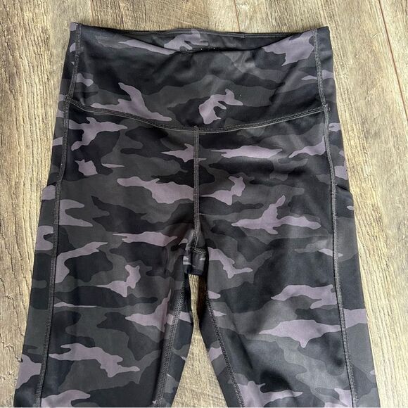 Athleta Ultimate Camo 7/8 Tight Stash Pocket Leggings Size Small High Rise - Picture 5 of 11